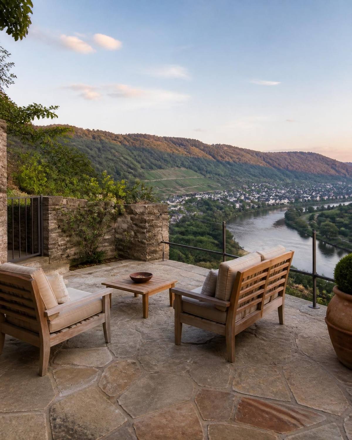 Hangterrasse mit Mosel-Blick