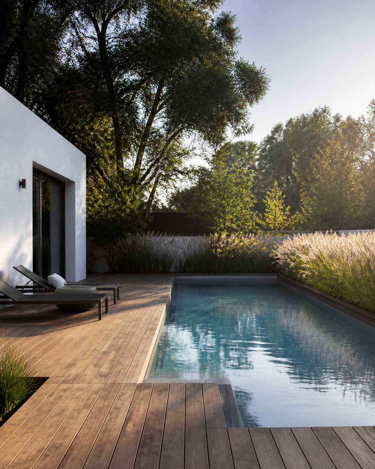 Holzdeck mit Pool-Integration – Gartenprojekt Gehlen in Wittlich